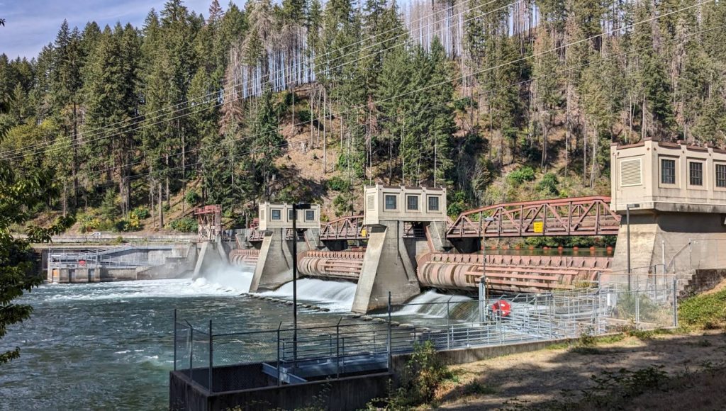 detroit dam, oregon, green peter, lawsuits, marion county, willamette valley, santiam river, city of salem, dam history, reservoir drawdowns, water supply, dead fish, native chinook salmon, kokanee, debate, snake river, columbia river, leaburg, klamath dams removal