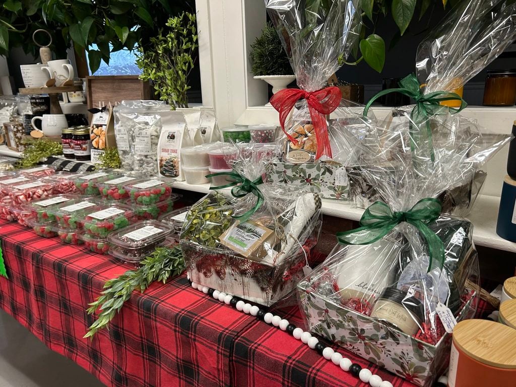Kauffman's Market, La Grande, Eastern Oregon, Family Owned, Support Local, Fresh Ingredients, Farm to Table, Union County, Raw Milk, Farm Eggs, Local Honey, Homemade Pie, Sandwiches, Deli, Soups, Produce, Holiday Gifts, Road Trips