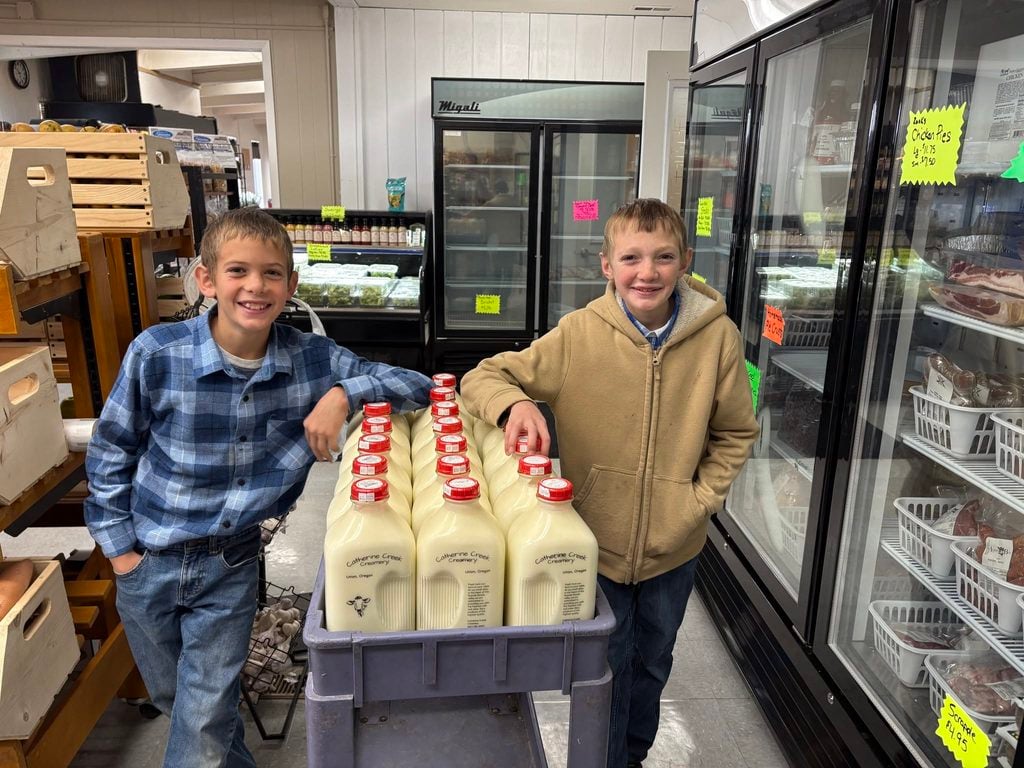 Kauffman's Market, La Grande, Eastern Oregon, Family Owned, Support Local, Fresh Ingredients, Farm to Table, Union County, Raw Milk, Farm Eggs, Local Honey, Homemade Pie, Sandwiches, Deli, Soups, Produce, Holiday Gifts, Road Trips