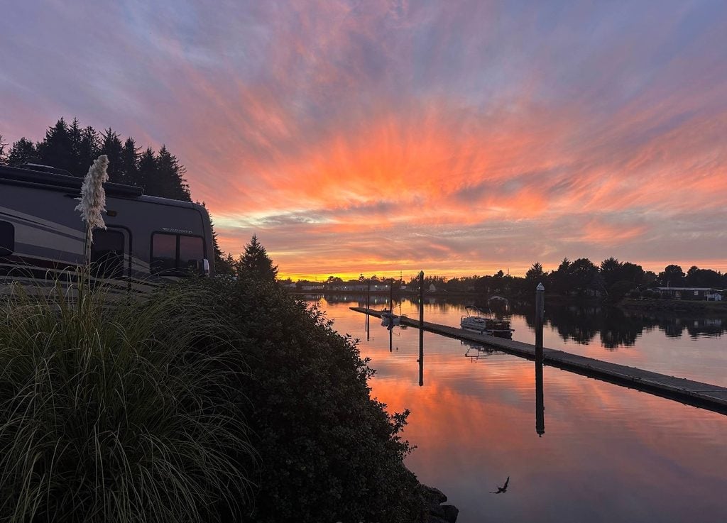 McKinley's RV & Marina, Oregon Coast, Waldport, Alsea Bay, Crabbing Boat Rentals, Campground, Dungeness Crab, Waterfront Camping, Places to Go, Things To Do