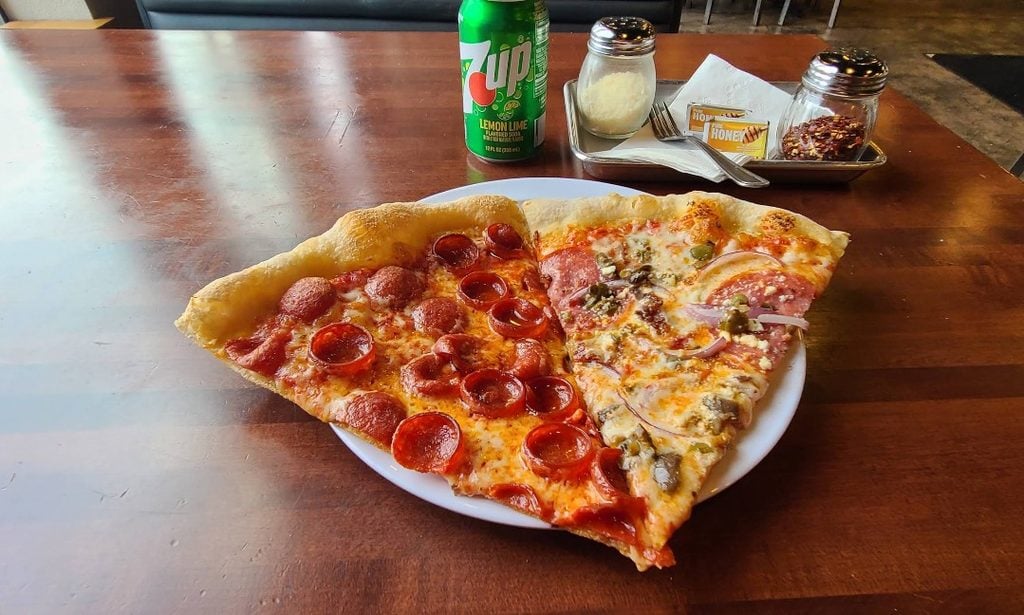 Milwaukie Pizza Co., Milwaukie Oregon, Clackamas County, Portland Area, Best Restaurants, Honey Crust Pizza, Full Pies, By The Slice, Family Owned, Support Local, Mom n Pop, Fresh Ingredients, Unique Recipes
