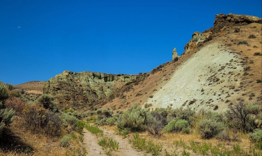 The Two-Finger Wave, Rural Oregon, Courtesy, Steering Wheel Wave, Back Roads, Look Like a Local, Unspoken Rule, Driving Tips