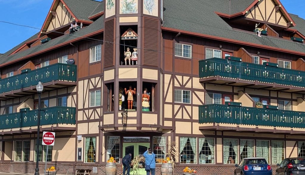Mount Angel, Oregon, Willamette Valley, Small Towns, Bavarian Village, Mt. Angel Oktoberfest, Benedictine Abbey, Marion County, German Food, Lots of Beer, Historic Towns, Things To Do, Places to Go, Glockenspiel, Festivals, Silverton