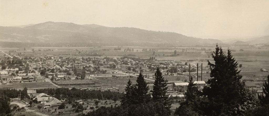 Springfield Oregon, Giant SPRINGFIELD sign, Forgotten History, Lost To Time, Location, Where Was It, Giant Finger Pointing, Railroad, Early 20th Century, 1910s, The Simpsons, Matt Groening, Rare Photos, Deep Dive, Lane County, Pacific Northwest, PNW, Willamette Heights