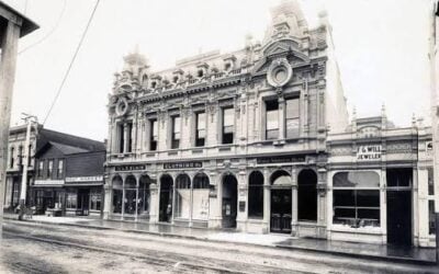 An Old Oregon Bank Building Hides a Cafe Serving Outstanding Chicken-Fried Steak