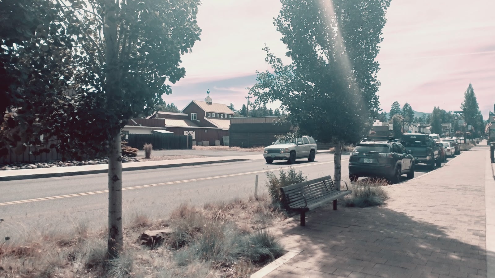 A bench and shops along Cascade Avenue in Sisters