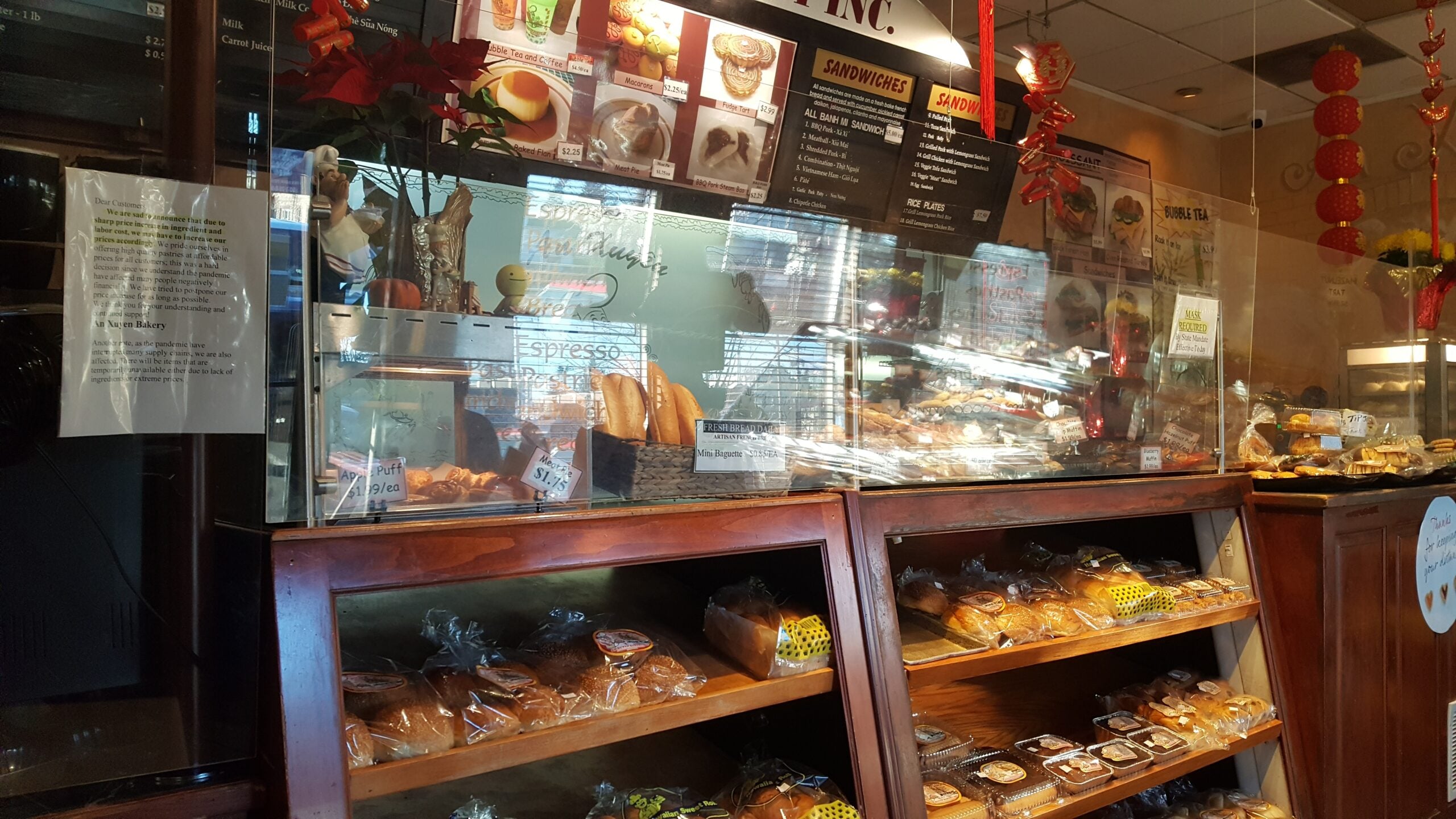 Glass pastry cases and bread displays inside An Xuyên Bakery, Portland oregon, foster road, vietnamese food, chinese goodies, french baguette, baked fresh daily, bao, bánh mì, cheesecake, cafe, quick snacks, croissants