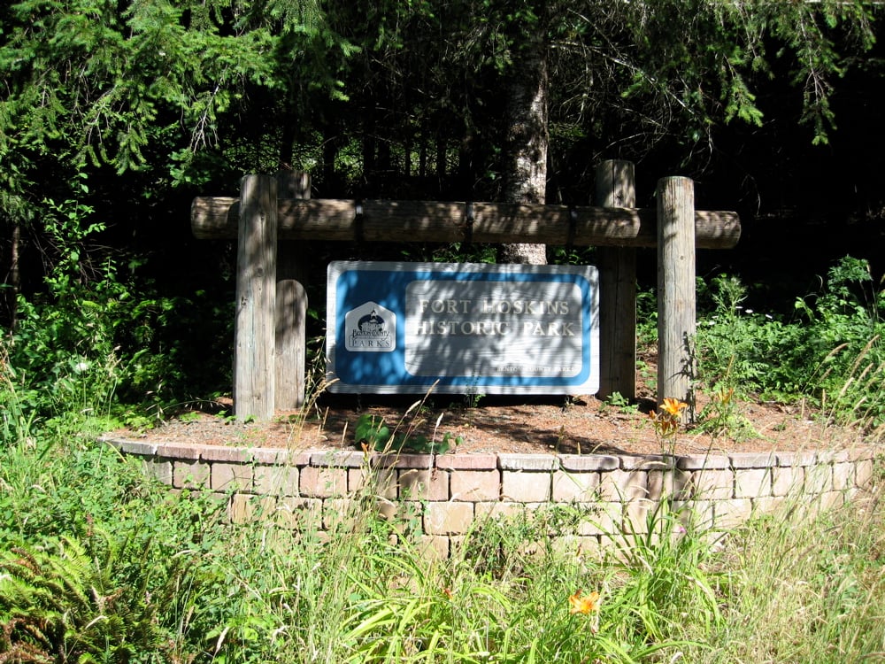 A wooden park sign at Fort Hoskins in July 2006