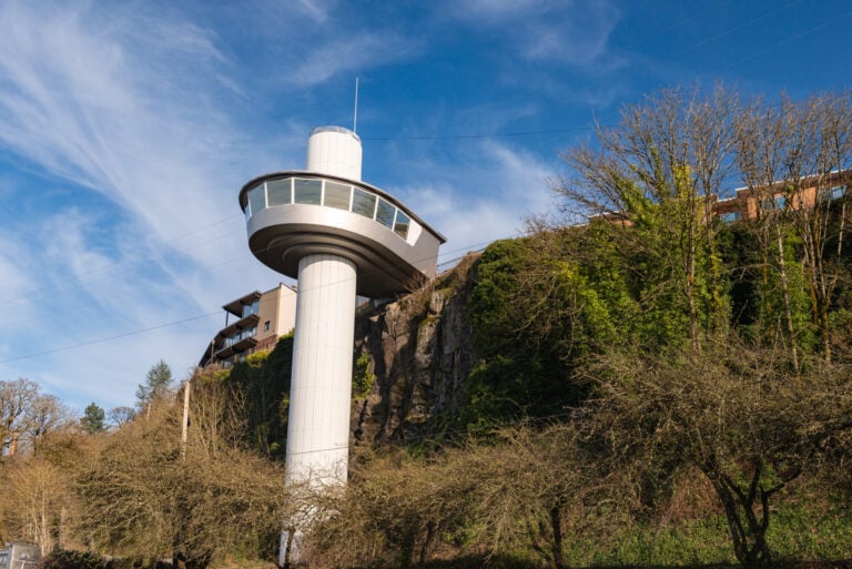 This Oregon Town Built a Street Straight Up a Cliff and You Can Ride It for Free
