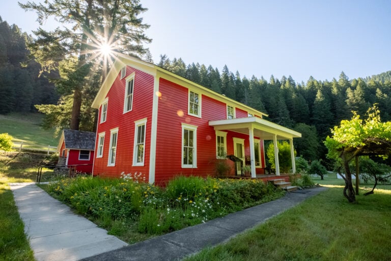 Windows Arrived by Pack Mule at This Oregon House That’s Now a Fascinating Museum
