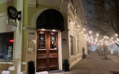 This Oregon Restaurant Serves Dinner Inside a Bank Built in 1895