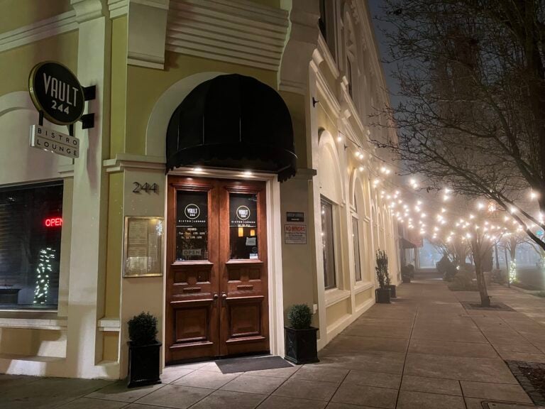 This Oregon Restaurant Serves Dinner Inside a Bank Built in 1895